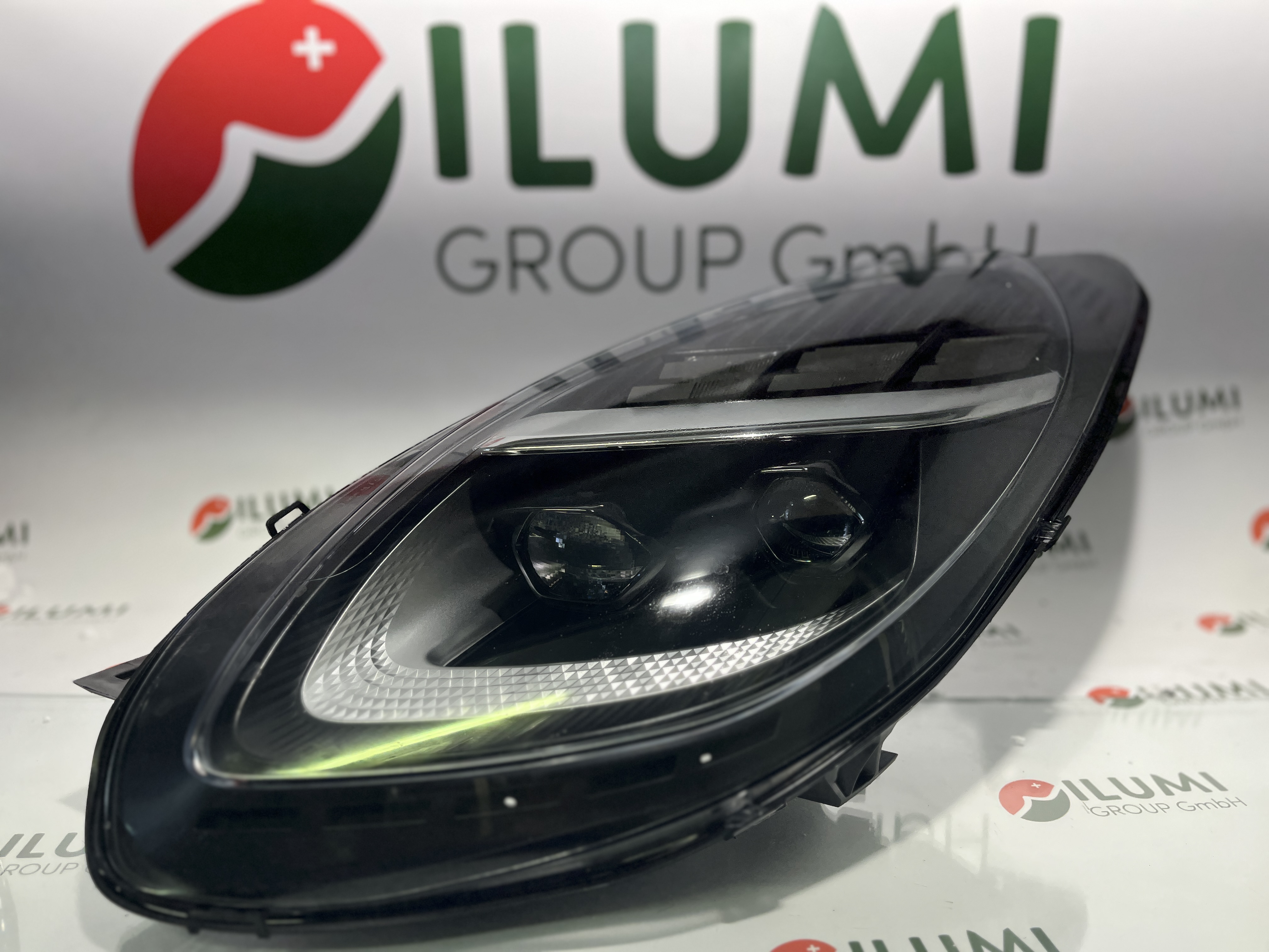 ASTON MARTIN 2 IV VOLLED SCHEINW LINKS KPL RY631-3W030-BE