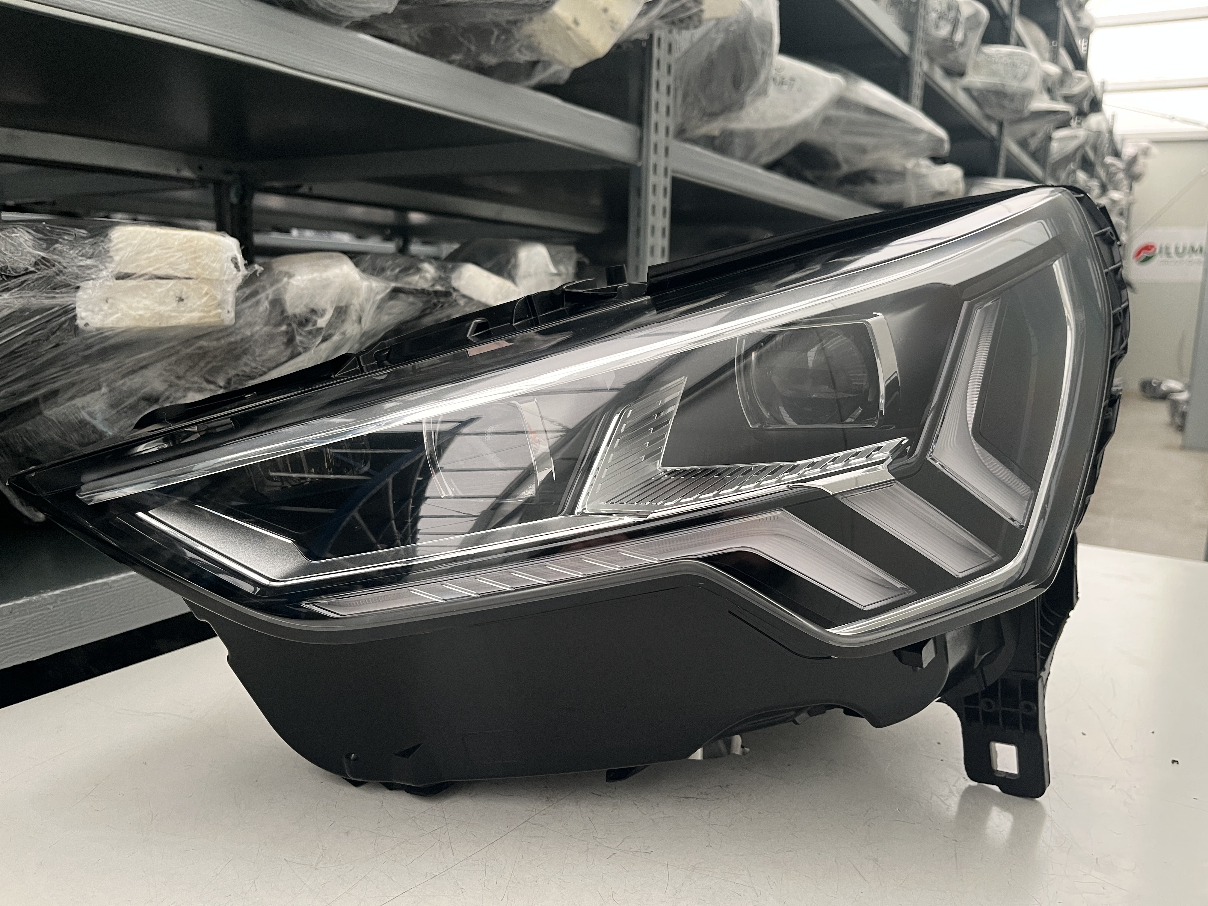 AUDI Q3 RSQ3 83A MATRIX SCHEINWERFER LINKS KPL 83A941035C