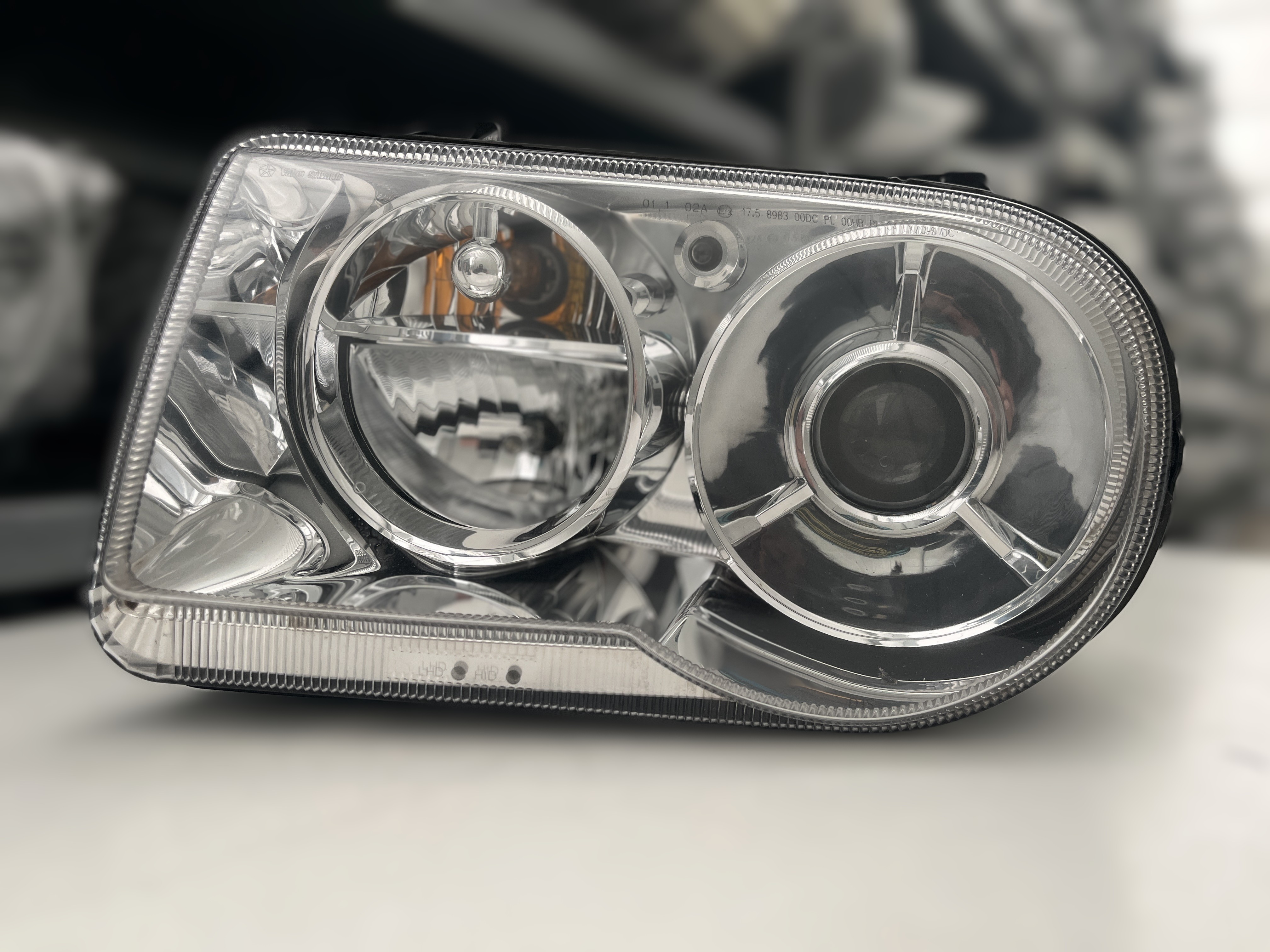 CHRYSLER 300C XENON SCHEINWERFER LINKS KPL 04805761AJ