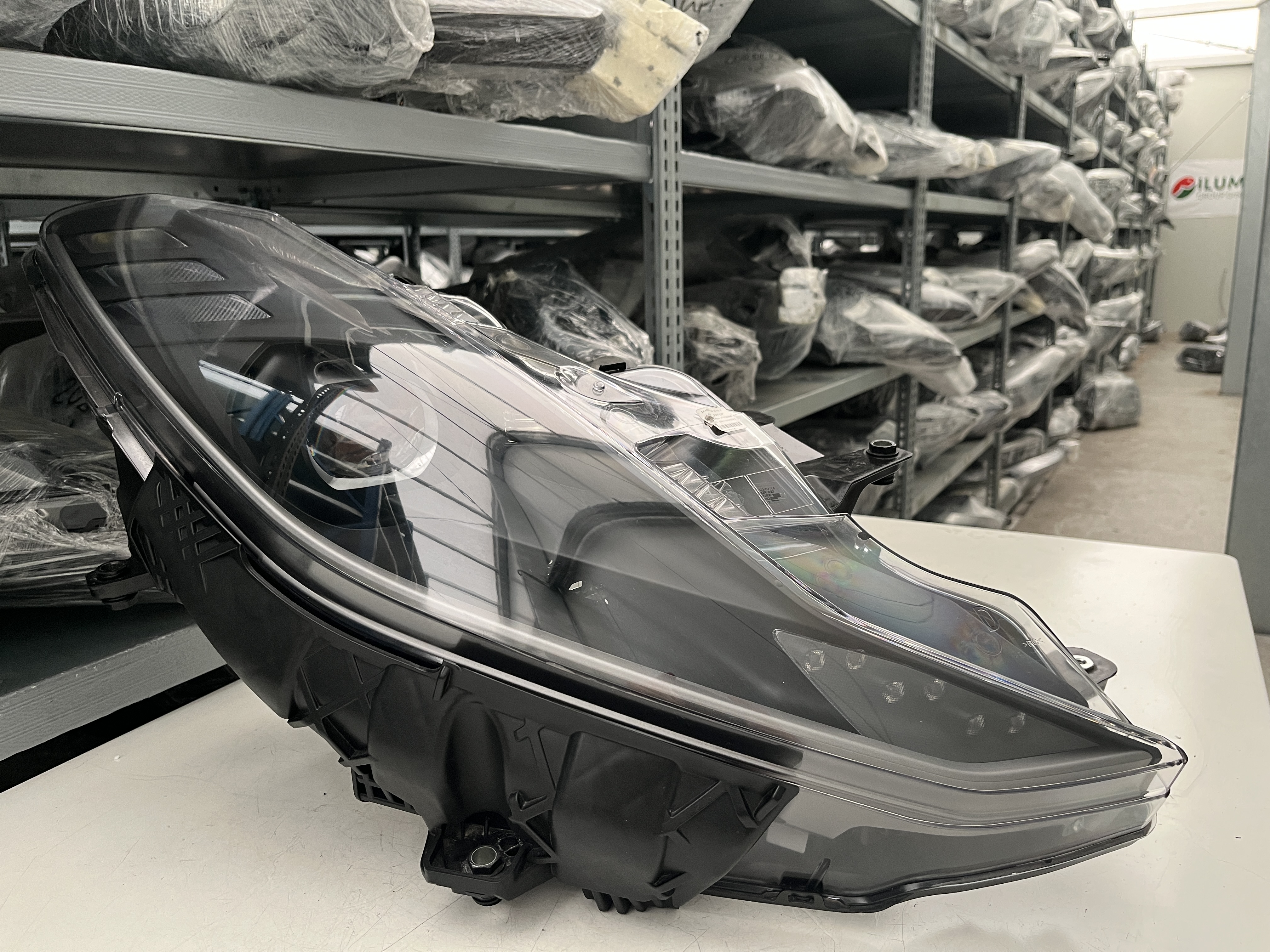 FERRARI 812 SUPERFAST VOLL LED SCHEINW RECHTS 336570  L90127307