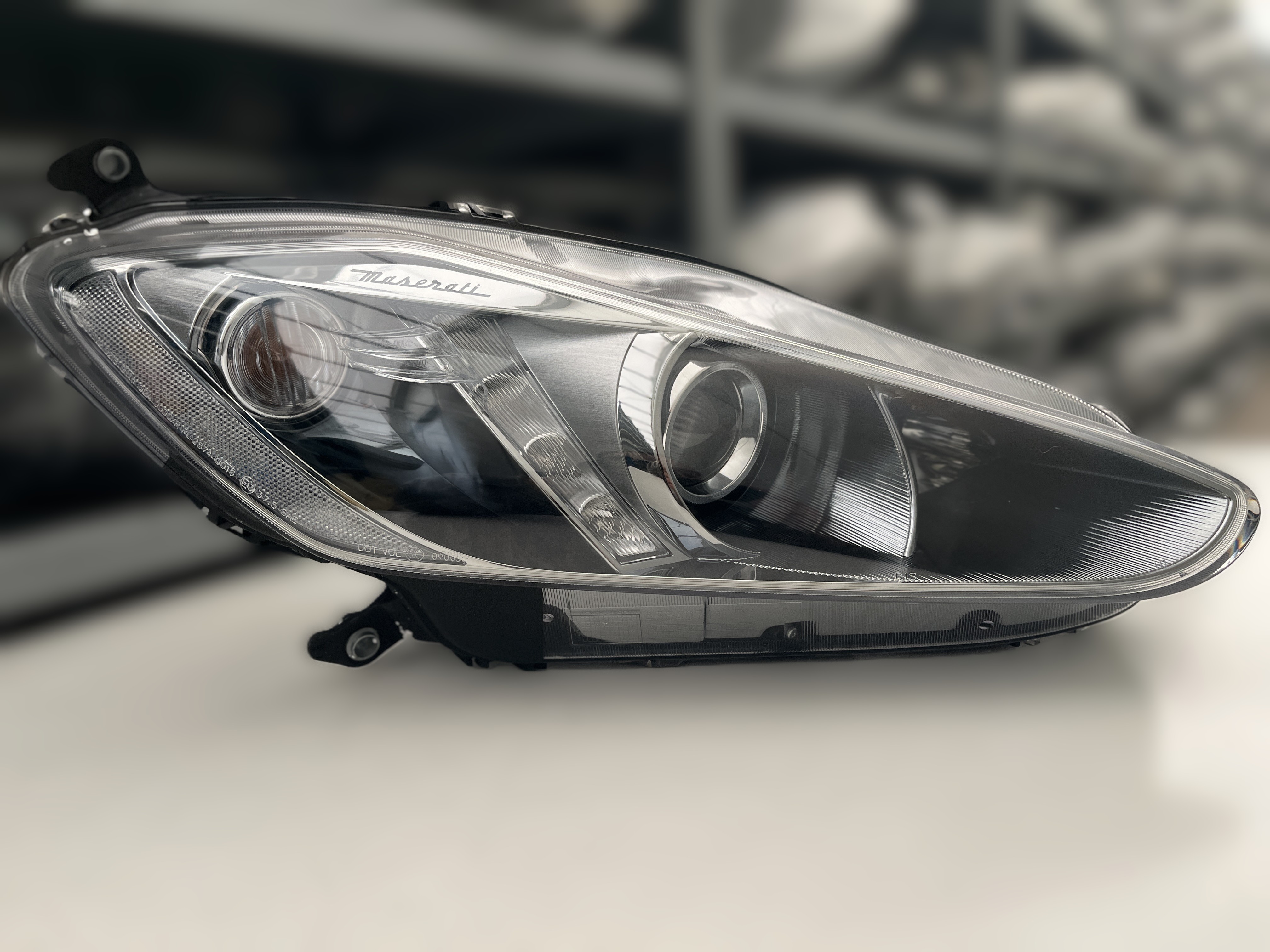 MASERATI GRANTURISMO LIFT XENON LED RECHTS KPL 285743