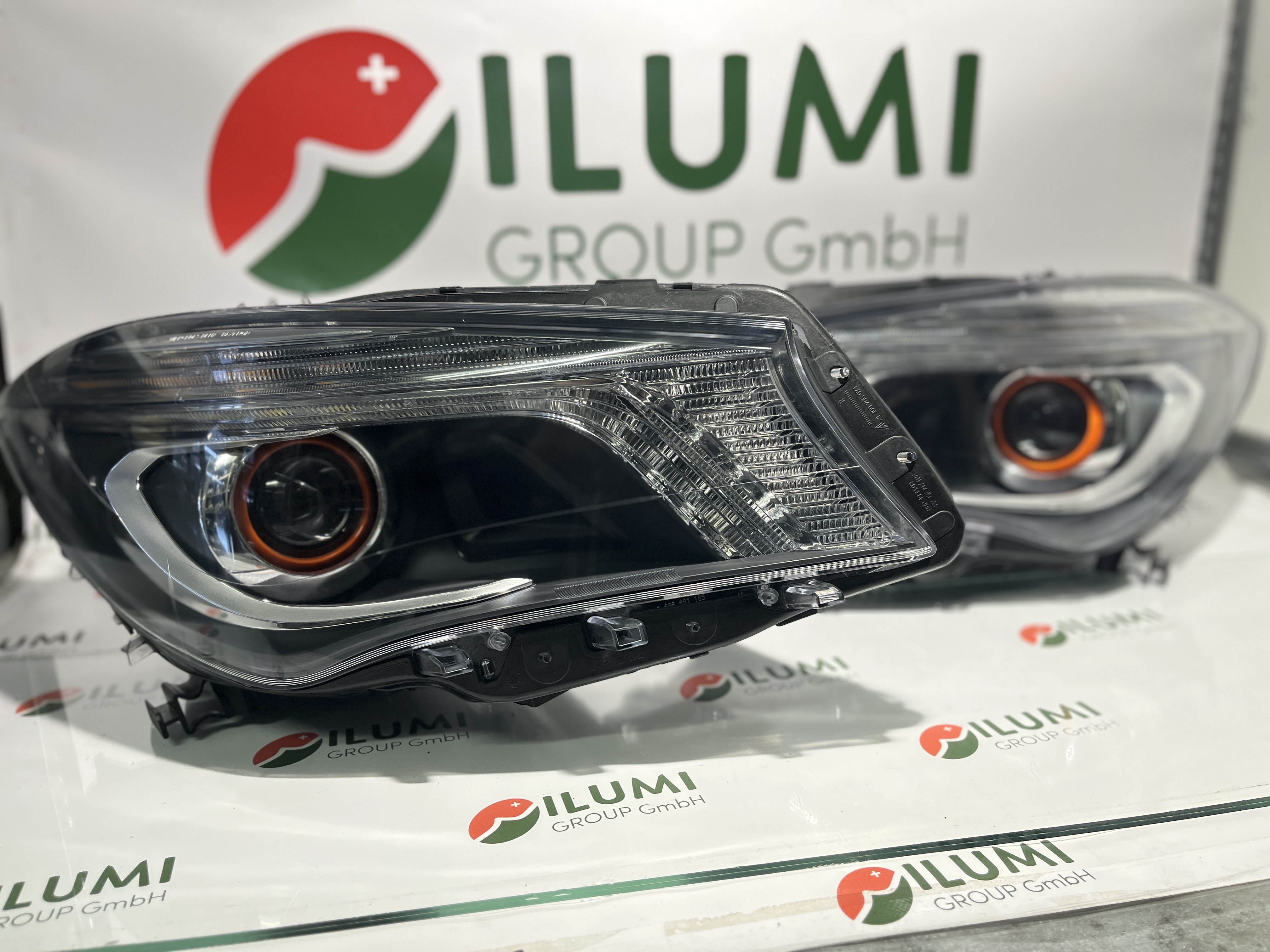 MERCEDES CLA W117 Xe ORANGE SCHEINW R L A1179069000 A1179068900