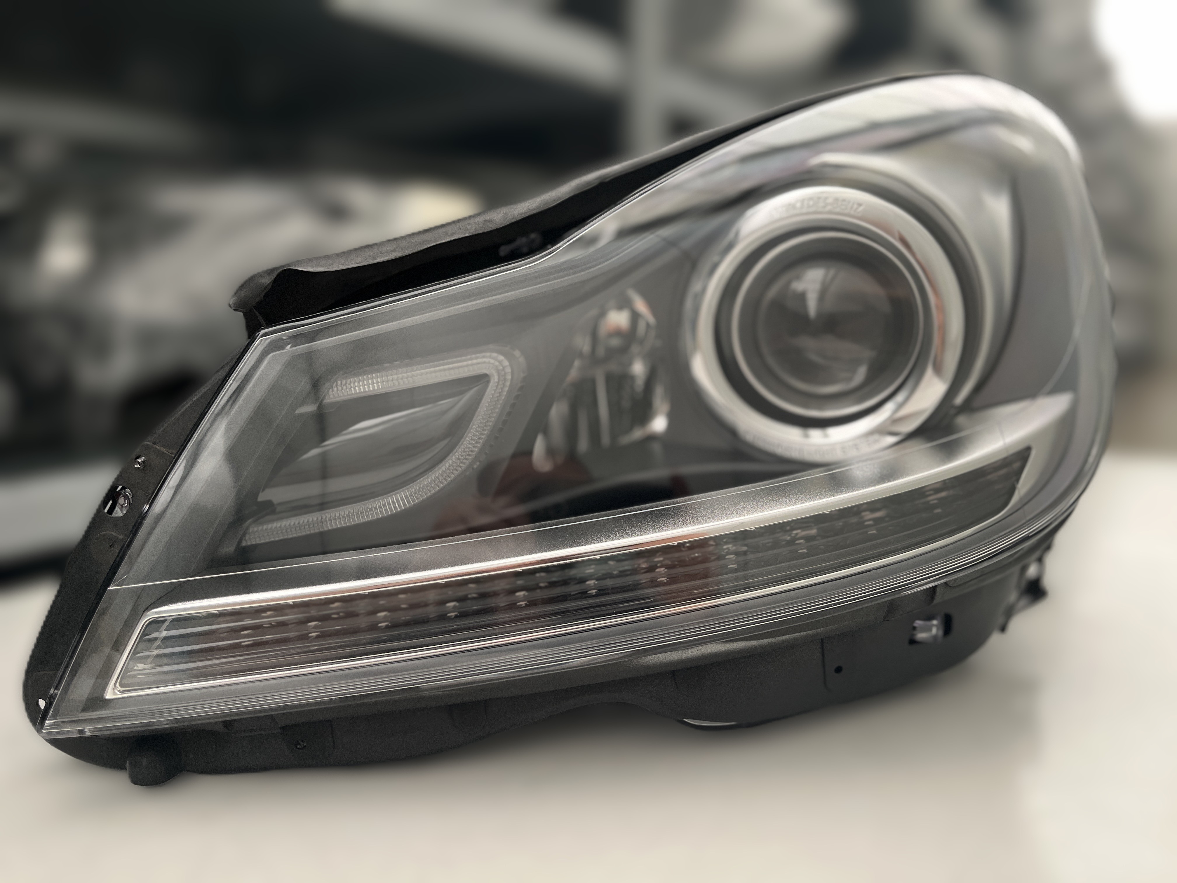 MERCEDES W204 LIFT XENON SCHEINW LINKS KPL A2048204339