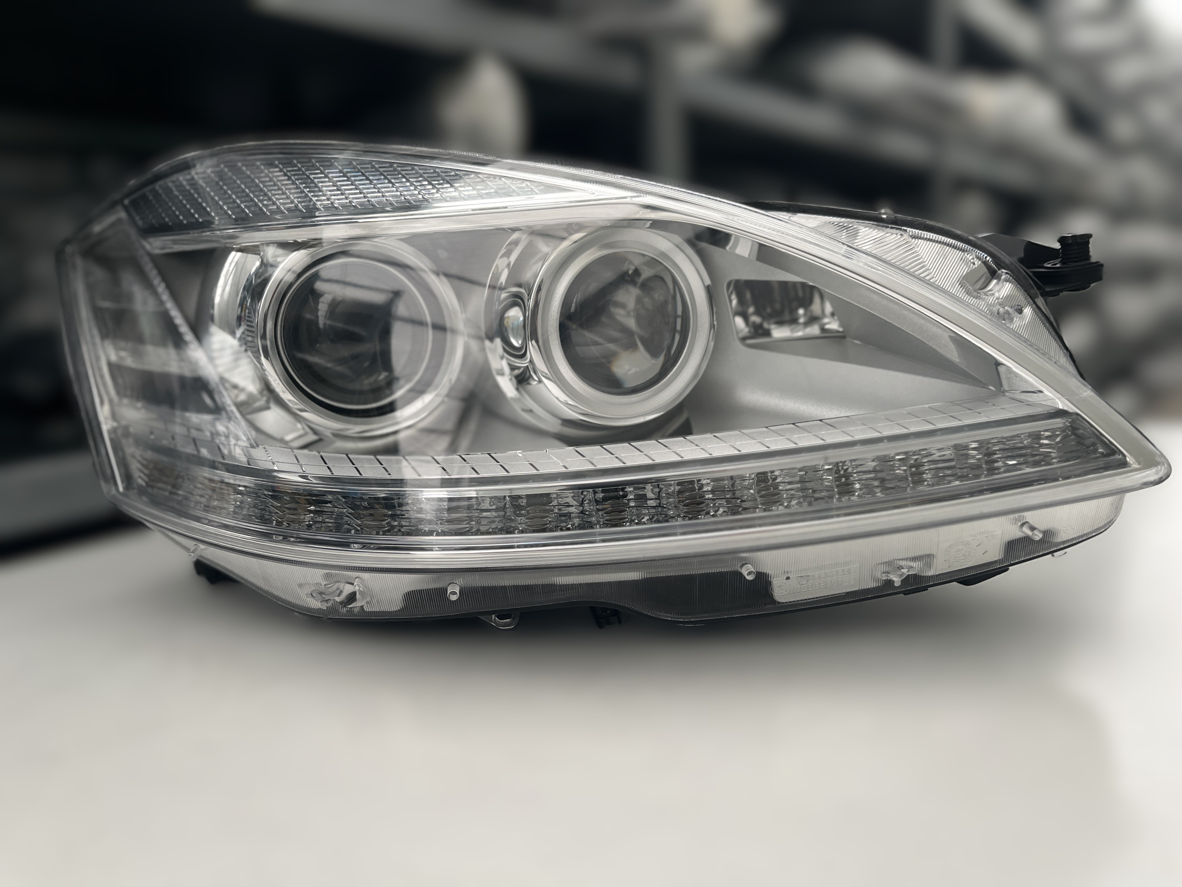 MERCEDES W221 XENON DYN SCHEINWERFER RECHTS KPL A2218206659
