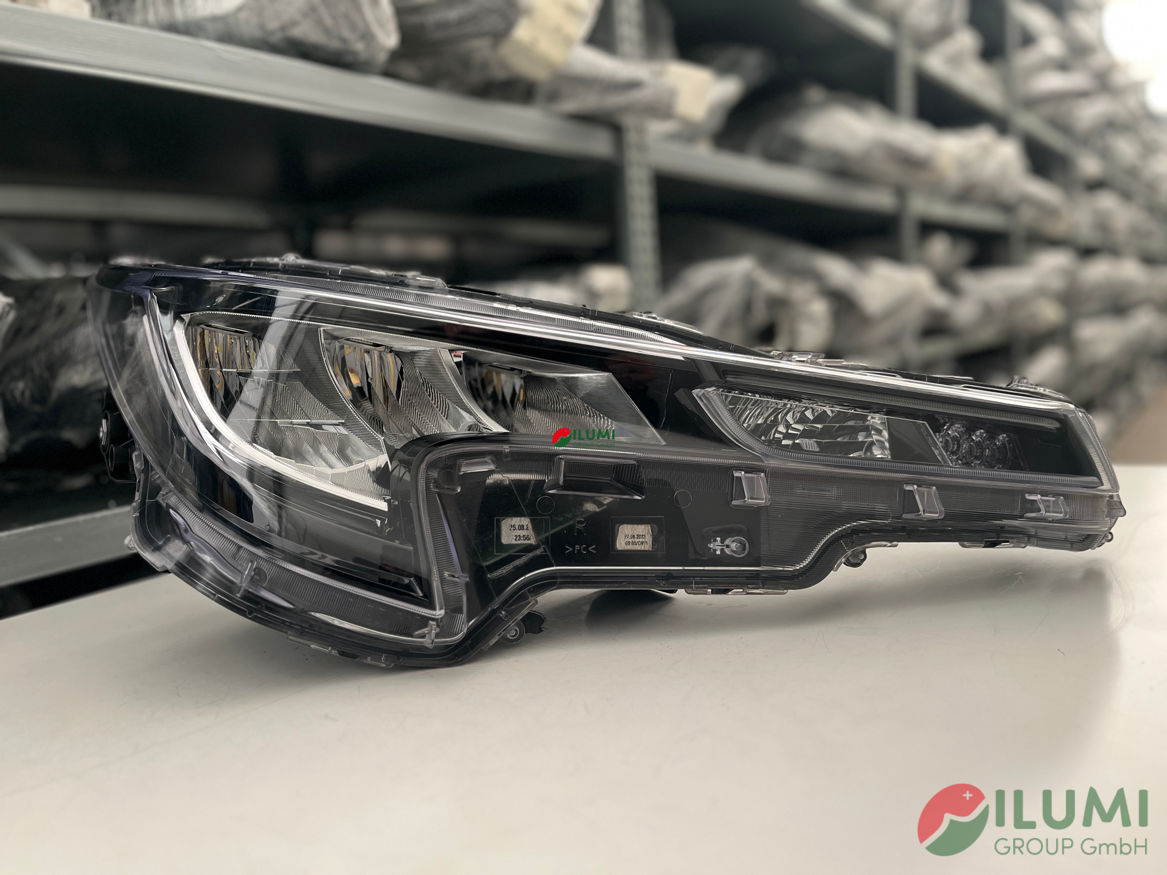 TOYOTA COROLLA SCHEINWERFER RECHTS _ 8111002S60