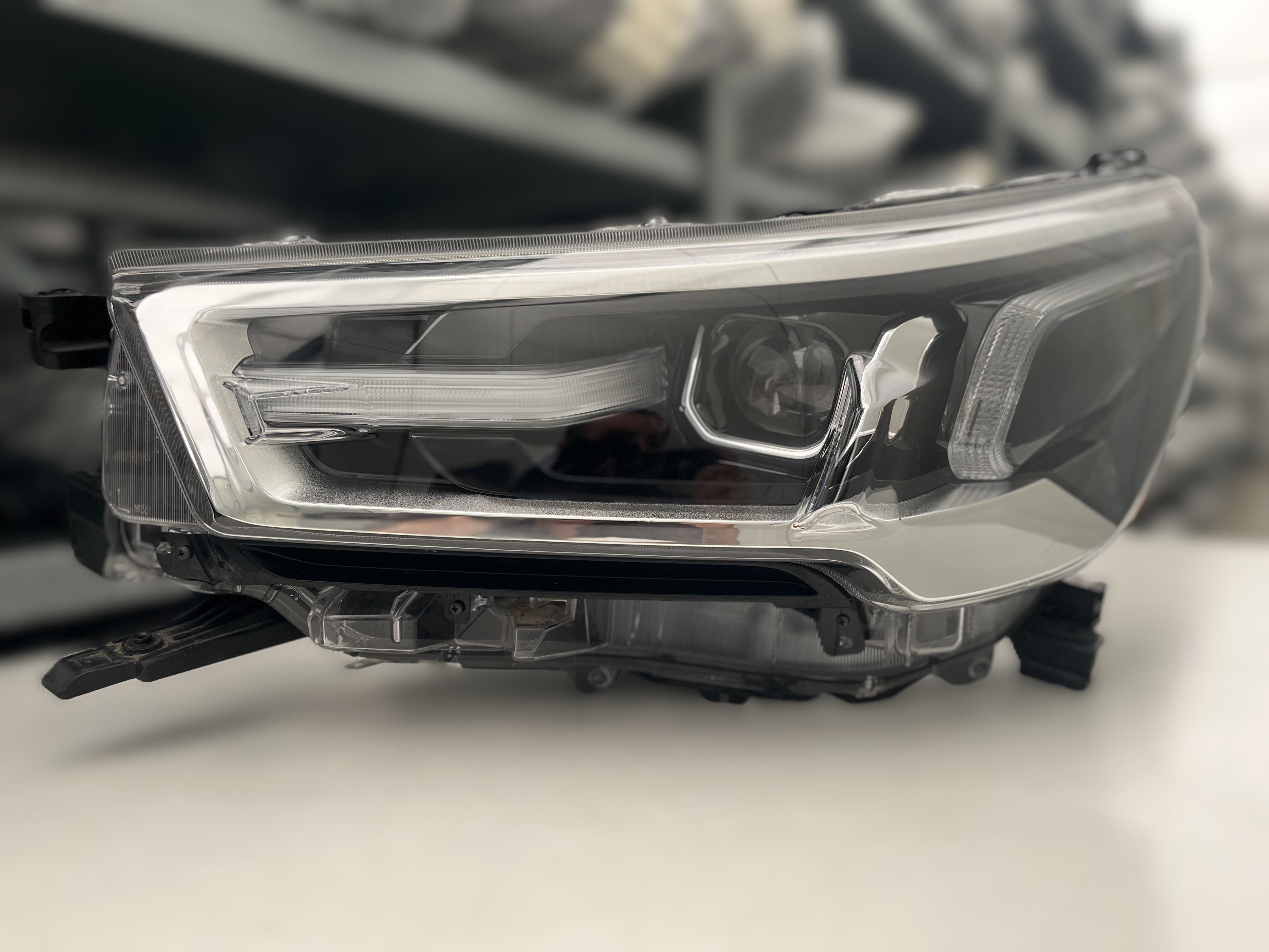TOYOTA HILUX VIII 8 VOLL LED SCHEINW LINKS 81150-YP120