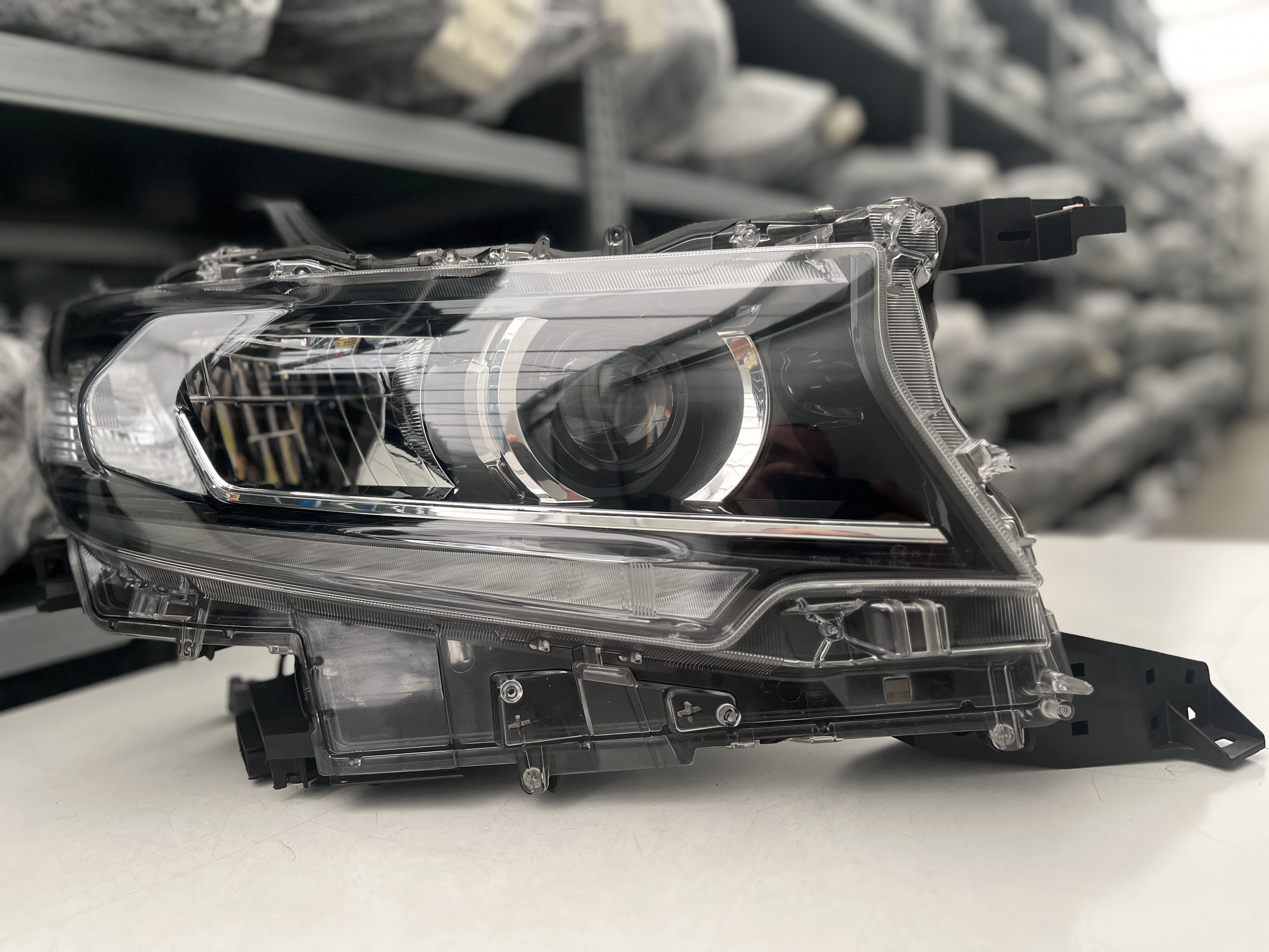 TOYOTA LAND CRUISER 150 VOLL LED SCHEINW RECHTS 8566128011