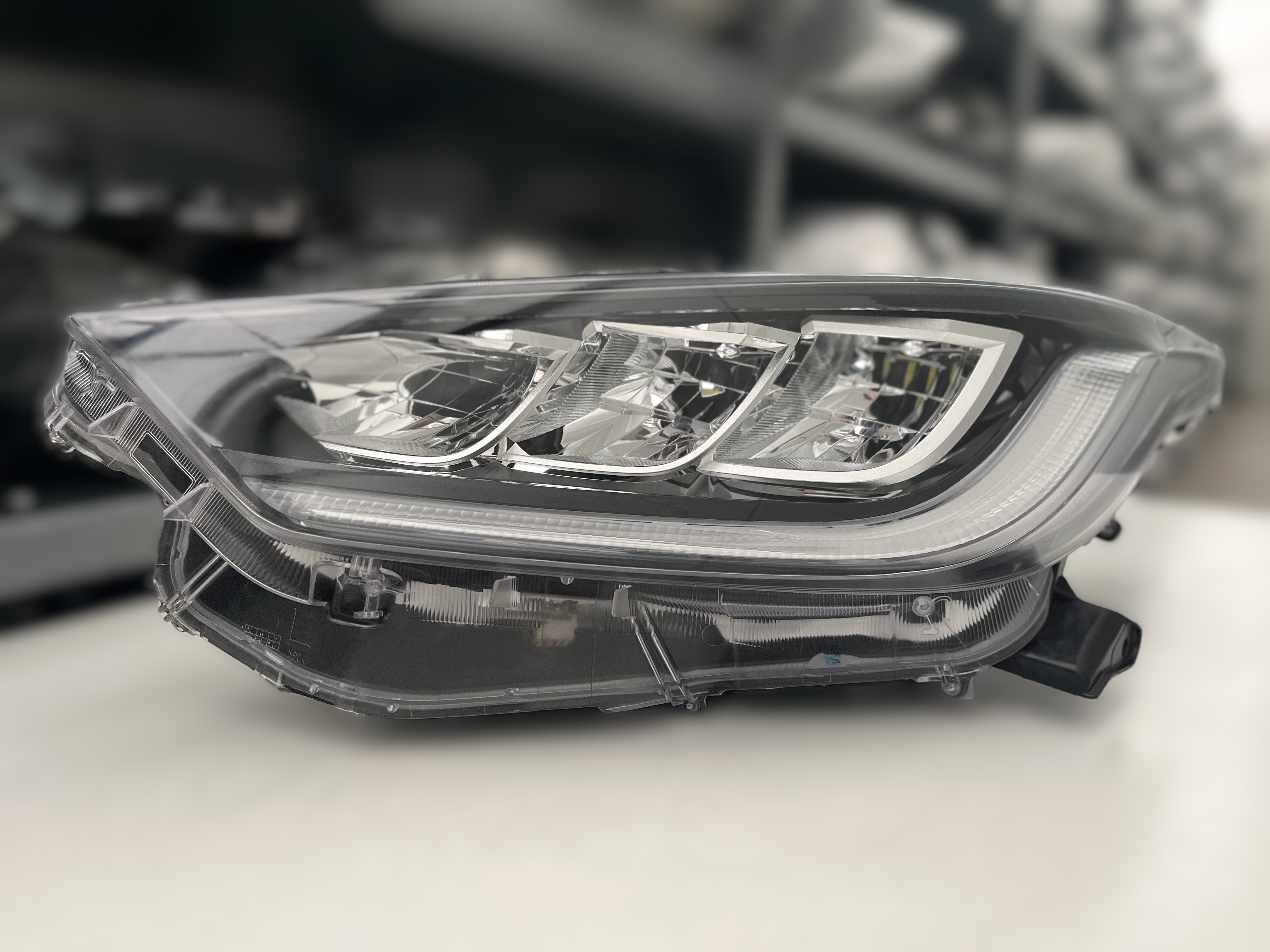 TOYOTA YARIS IV VOLL LED SCHEINWERFER LINKS KOITO K0-8EU