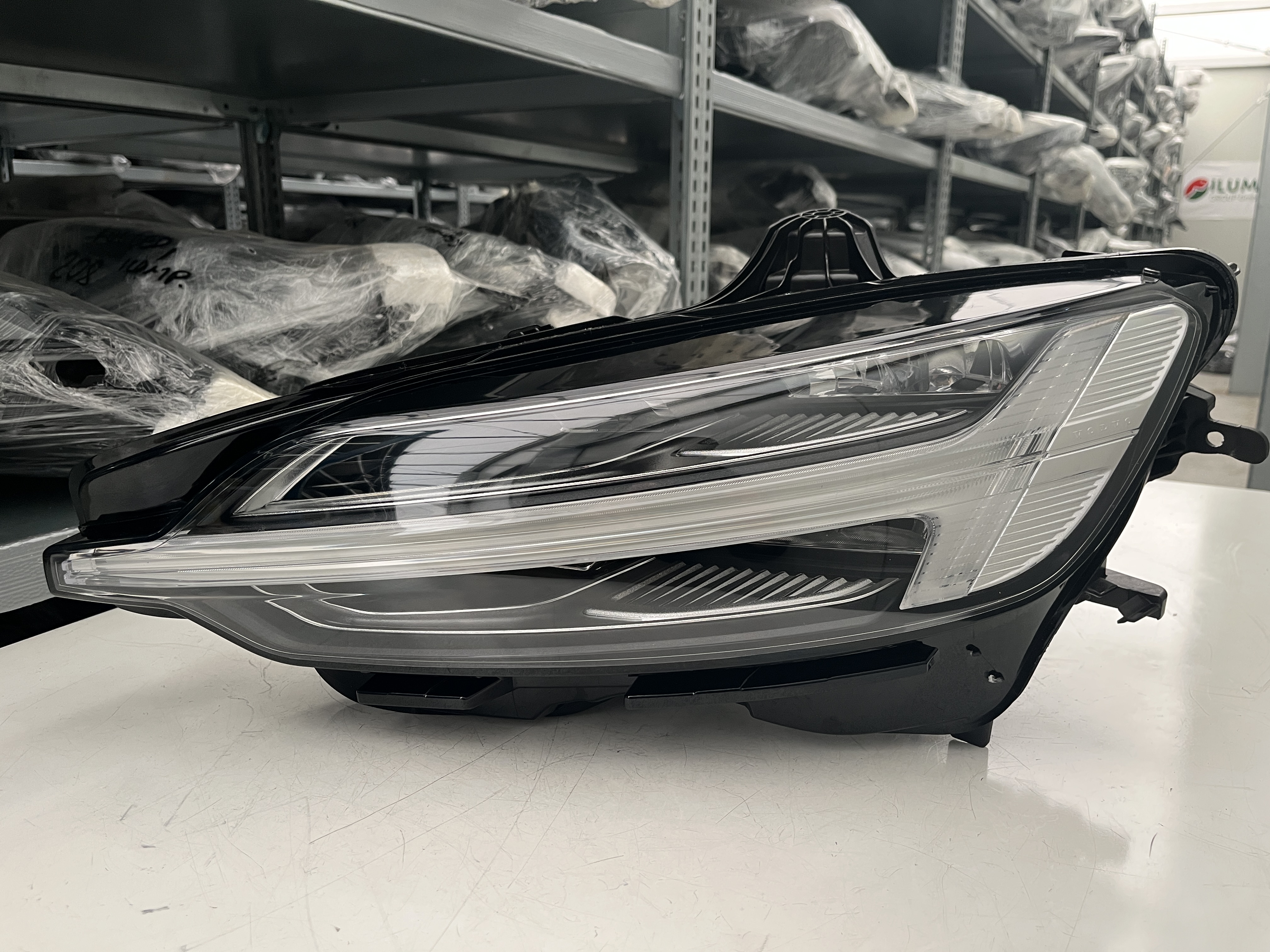 VOLVO V60 S60 3 III MID VOLL LED SCHEINW LINKS 32404681