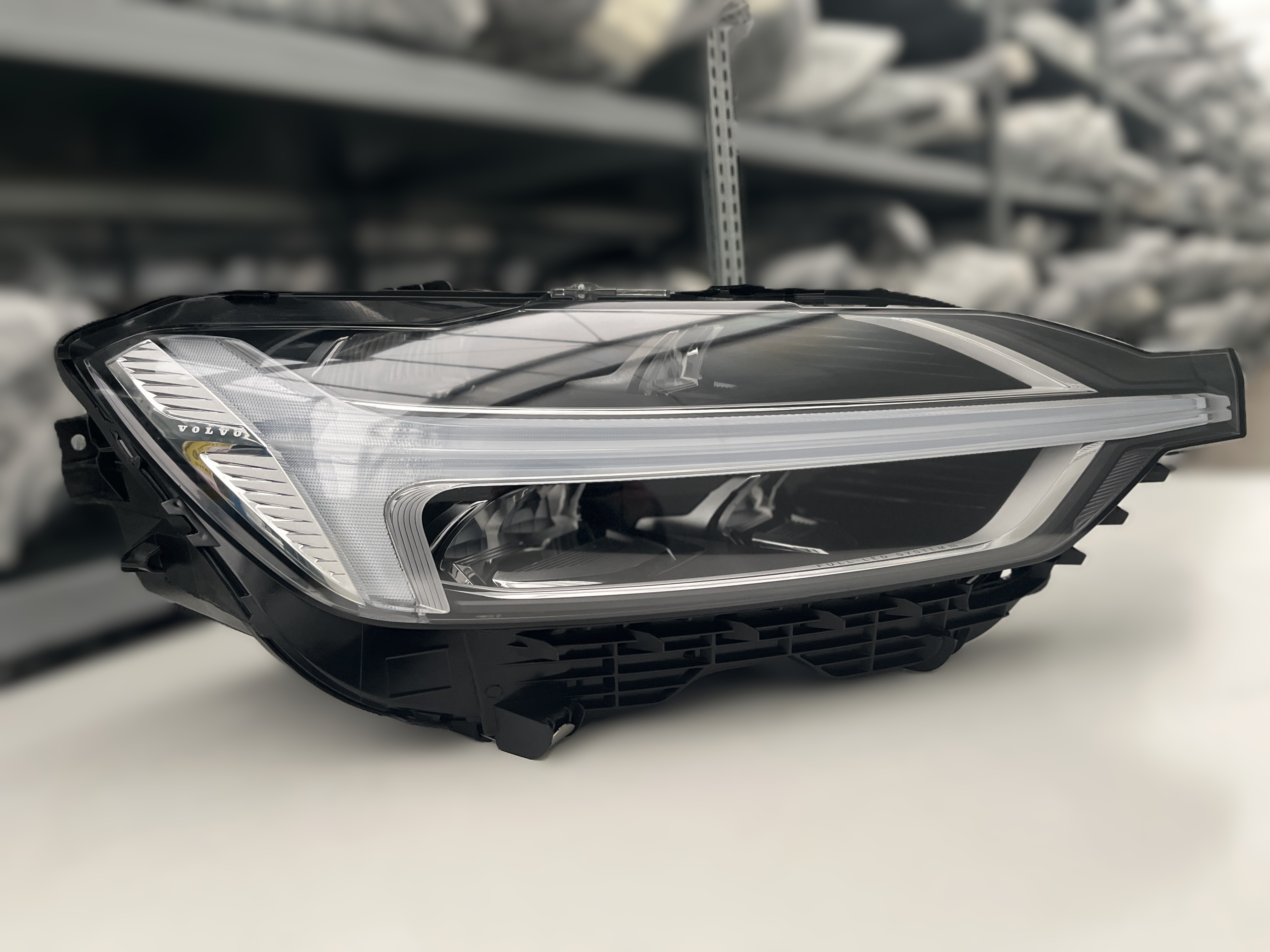 VOLVO XC60 VOLL LED SCHEINWERFER RECHTS KPL 31108601